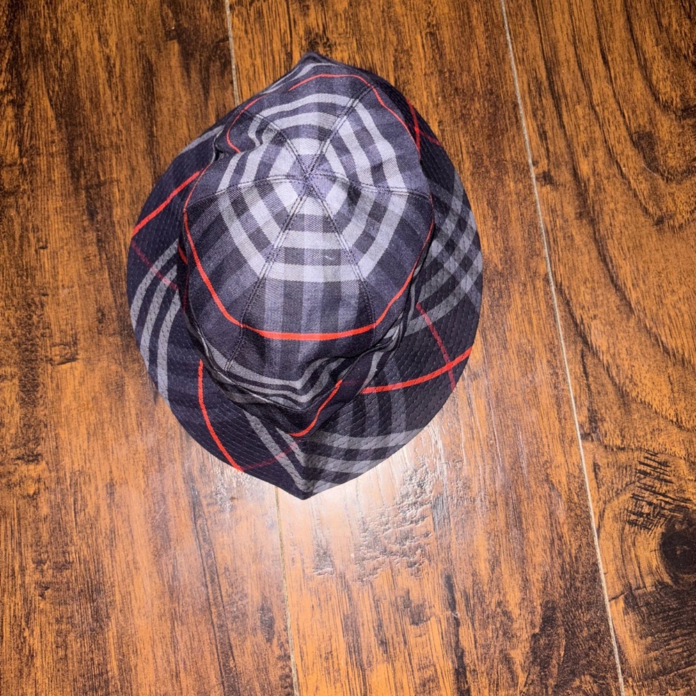 Burberry Nova Check Bucket Hat. Sz M